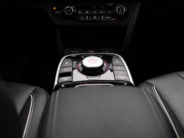 KIA e-Niro ExecutiveLine 64 kWh | Climate Control / ECC | Licht metalen velgen 17 inch | Trekhaak afneembaar | Cruise control Standaard| Navigatie | Lederen bekleding | Elektrisch verst. stoelen | Stoelverwarming | LED koplampen | Park Distance Control voor en achte