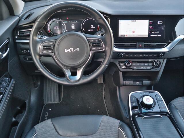 KIA e-Niro Edition 64 kWh 3-Fase | Navigatie | Camera | Stoel/Stuurverwarming | ECC-Airco | Trekhaak | Tot 10Jr. Kia Garantie |