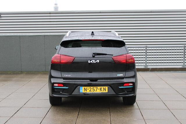 KIA e-Niro DynamicPlusLine 64 kWh Navigatie / Stuur+Stoel Verw / Schuifdak / All-season banden