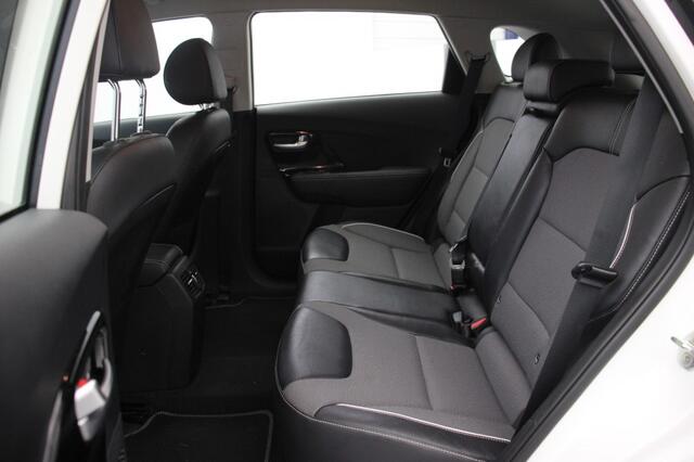 KIA e-Niro DynamicLine 64 kWh - Carplay, Camera, Stuur/Stoelverw. SOH 90%