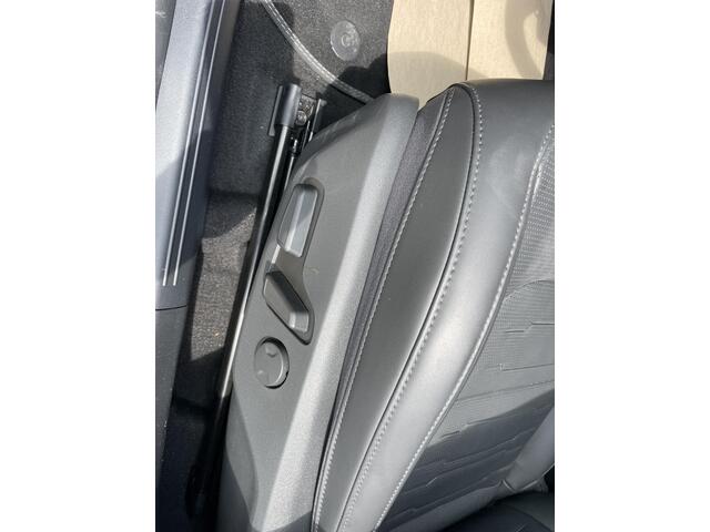 KIA e-Niro EV Edition Advanced 64.8 kWh Leder // Elec. verst Stoel // PDC // Camera // info Roel 0492-588951