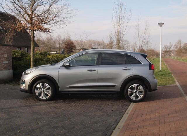 KIA e-Niro DynamicPlusLine 64 kWh | SOH 100% | Fase 3 | Panoramadak | Camera | Apple Carplay | Cruise Control