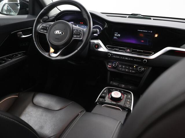 KIA e-Niro ExecutiveLine 64 kWh | Lederen Bekleding | JBL Audio | Dodehoekdetectie | Stoel/Stuurwielverwarming | Stoelventilatie | Elektrisch bedienbare bestuurdersstoel met geheugenfunctie