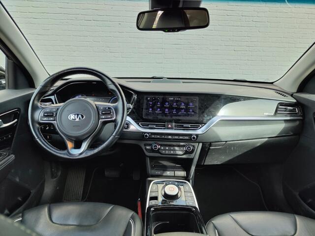 KIA e-Niro ExecutiveLine 64kWh SOH 100% Leer Warmtepomp Adaptive-Cruise Elek.Stoel+Memory JBL®-Audio Camera Apple Carplay Android Pdc Navi Ecc Stoelverwarming+Koeling Stuurverwarming Lmv Privacy Glas DAB Vess Lane Assist Blind Spot 1e Eigenaar Origineel Nederlandse 