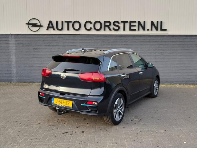 KIA e-Niro ExecutiveLine 64kWh SOH 100% Trekhaak Leder Warmtepomp Adap.Cruise Elek.Stoel+Memory JBL®-Audio Pdc Navi Ecc Camera Apple Carplay Android Auto Stoelverwarming+Koeling Stuurverwarming Lmv Privacy Glas DAB Vess Lane Assist Blind Spot 1e Eigenaar Origineel N