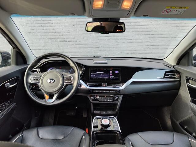 KIA e-Niro ExecutiveLine 64kWh SOH 100% Trekhaak Leder Warmtepomp Adap.Cruise Elek.Stoel+Memory JBL®-Audio Pdc Navi Ecc Camera Apple Carplay Android Auto Stoelverwarming+Koeling Stuurverwarming Lmv Privacy Glas DAB Vess Lane Assist Blind Spot 1e Eigenaar Origineel N