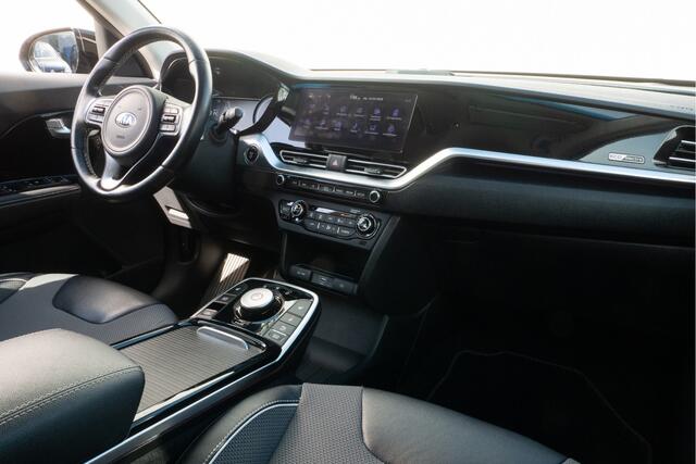 KIA e-Niro DynamicLine 64 kWh Trekhaak/ 3-Fase/ Stoel-stuurverwarming/ Camera/ Dab/ Adapt. cruise/ Ambient verlichting