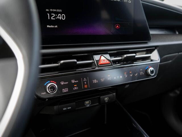 KIA e-Niro EV Light Edition 64.8 kWh | Navigatie | Achteruitrijcamera | Airco | Cruise control Adaptief |