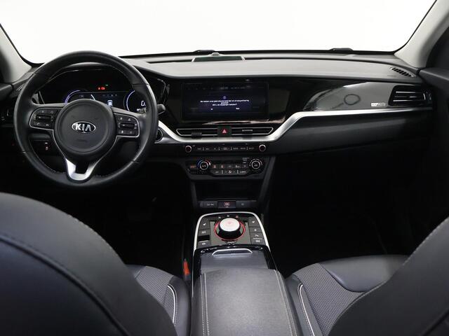 KIA e-Niro DynamicPlusLine 64 kWh | Trekhaak | Panoramadak | Stoel/Stuurwielverwarming | Adaptieve Cruise Control | Keyless Go | LED Koplampen |