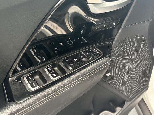 KIA e-Niro ExecutiveLine 64 kWh 3Fase, Stoelmemory, JBL, Navigatie, Nederlandse Auto, LederenBekleding!