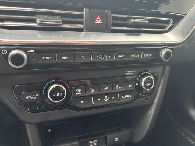 KIA e-Niro ExecutiveLine 64 kWh 3Fase, Stoelmemory, JBL, Navigatie, Nederlandse Auto, LederenBekleding!