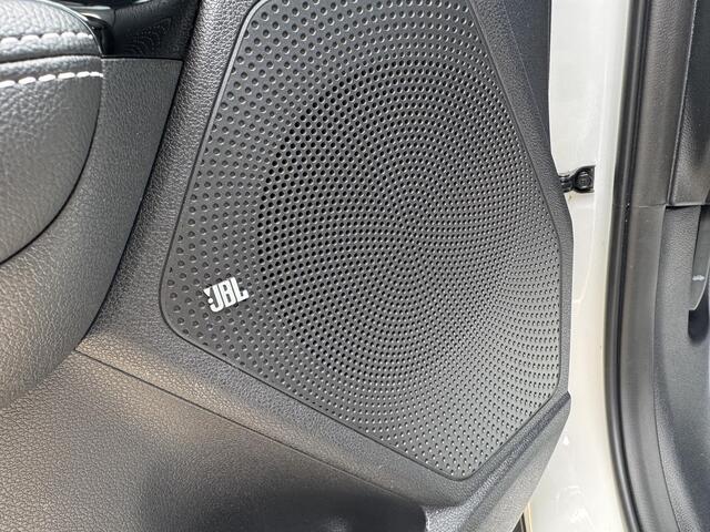 KIA e-Niro ExecutiveLine 64 kWh | JBL audio | Stoel verwarming en ventilatie | Stuurverwarming | Lederen | Dodehoek detectie | Navigatie | Apple Carplay / Android Auto | Elektrisch bedienbare bestuurdersstoel met geheugen