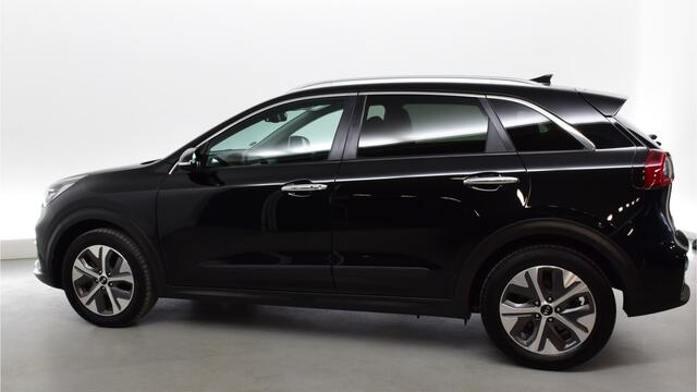 KIA e-Niro ExecutiveLine 64 kWh Leder privacyglas, keyless entry, stoelverw en vent, climat contr, JBL installatie, elec verstelbare stoel met geheugen, line ass, Trc, stuurverw, add cruise contr, inhaaldet