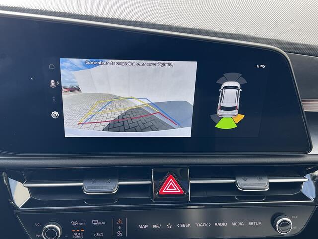 KIA e-Niro EV DynamicPlusLine 64.8 kWh / Fabrieksgarantie van 7 jaar mogelijk < 150.000km / Accu SoH 100% / Schuifdak / Leder / HUD / CCS snel laden / Elektr. klep / Camera / Stuur- en stoelverwarming / Navigatie / Apple Carplay Android / 17" LM wielen /