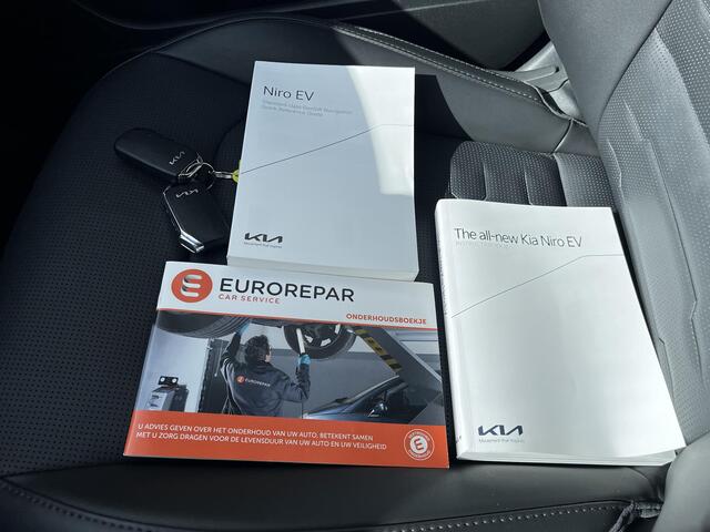 KIA e-Niro EV DynamicPlusLine 64.8 kWh / Fabrieksgarantie van 7 jaar mogelijk < 150.000km / Accu SoH 100% / Schuifdak / Leder / HUD / CCS snel laden / Elektr. klep / Camera / Stuur- en stoelverwarming / Navigatie / Apple Carplay Android / 17" LM wielen /