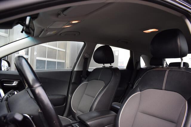 KIA e-Niro DynamicLine 64 kWh | Navi | Carplay | 17"| Stoelverwarming | Climate