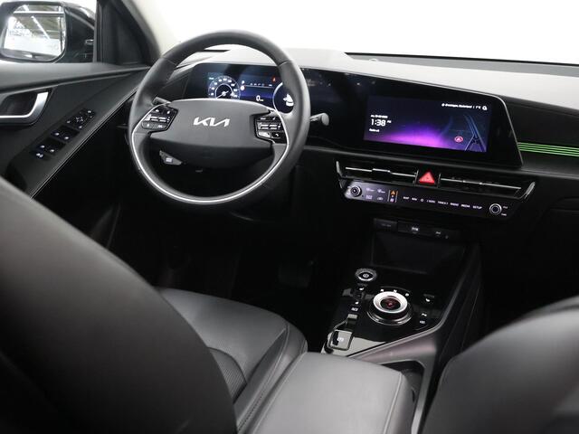 KIA e-Niro EV Plus 64.8 kWh | Schuif / Kanteldak | Stoel/Stuurwielverwarming | Elektr. Achterklep | Led Koplampen | Sfeerverlichting |