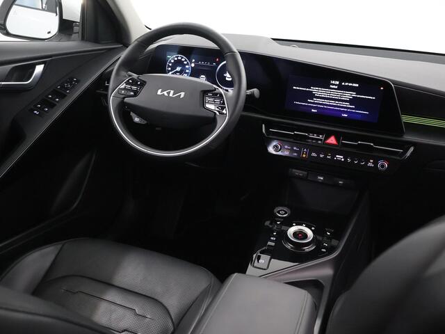 KIA e-Niro EV DynamicPlusLine 64.8 kWh | Trekhaak | Panoramadak | Stoel/Stuurwielverwarming | Head-Up Display | Dodehoek detectie |