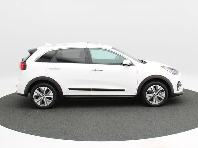 KIA e-Niro DynamicPlusLine 64 kWh 204 Pk | Camera | Open dak | Adaptive Cruise | Stoelverwarming | Carplay | Trekhaak | 17 Inch | 66.718 Km !!