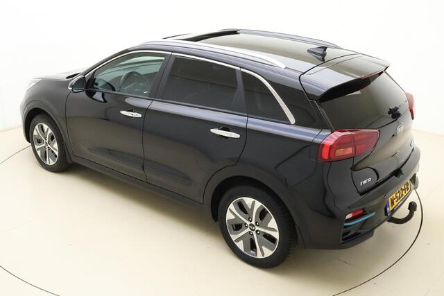 KIA e-Niro ExecutiveLine 64 kWh 204pk | Full Options | Lederen Bekleding | Trekhaak | Navigatie | Panoramadak | Stoelverwarming - verkoeling | 1e Eigenaar | Camera