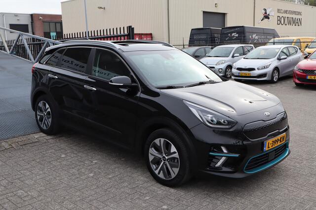 KIA e-Niro DynamicPlusLine 39 kWh Panoramadak/Stoelverwarming/stuurverwarming/Lane assist/Apple carplay/Achteruitrijcamera/DAB radio/Cruise control/Navigatie