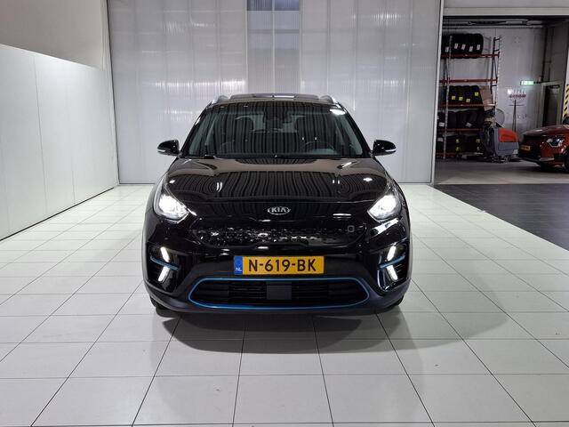 KIA e-Niro ExecutiveLine 64 kWh SOH 100% Stoel en Stuur verwarming, Schuif kantel dak, Apple Carplay/Android Auto.