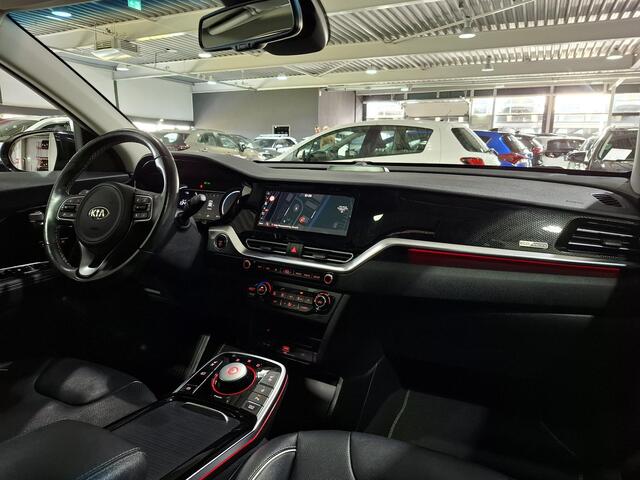 KIA e-Niro ExecutiveLine 64 kWh SOH 100% Stoel en Stuur verwarming, Schuif kantel dak, Apple Carplay/Android Auto.