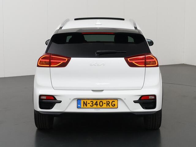 KIA e-Niro ExecutiveLine 64 kWh | SOH 98% | Schuif/Kanteldak | Lederen Interieur | Ele. verstelbare stoelen + Geheugen | Stoelverwarming voor + achter | Apple CarPlay/Android Auto | Camera | Stoelkoeling | Adaptieve Cruise Control | JBL Audio |