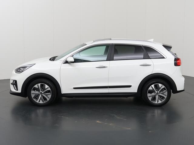 KIA e-Niro ExecutiveLine 64 kWh | SOH 98% | Schuif/Kanteldak | Lederen Interieur | Ele. verstelbare stoelen + Geheugen | Stoelverwarming voor + achter | Apple CarPlay/Android Auto | Camera | Stoelkoeling | Adaptieve Cruise Control | JBL Audio |