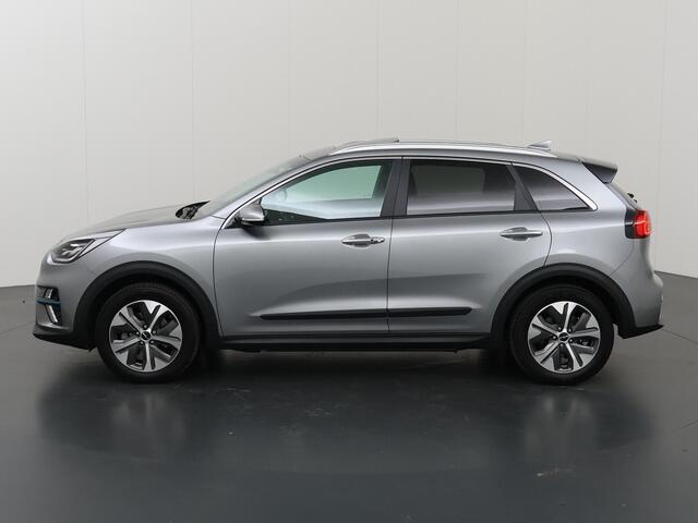 KIA e-Niro ExecutiveLine 64 kWh | Schuif/Kanteldak | Lederen Interieur | Ele,verstelbare stoelen | Apple CarPlay/Android Auto | Camera | DAB | Stoelverwarming/Koeling | Stuurverwarming | Adaptieve Cruise Control |