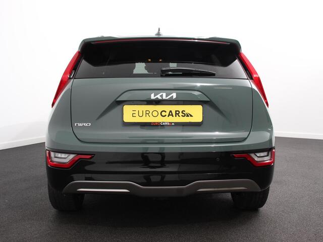KIA e-Niro EV DynamicLine 64.8 kWh Automaat Climate control Adaptieve cruise control Parkeersensoren Camera Stuurverwarming Stoelverwarming Keyless LED Trekhaak Navigatie Apple Carplay/ Android Auto