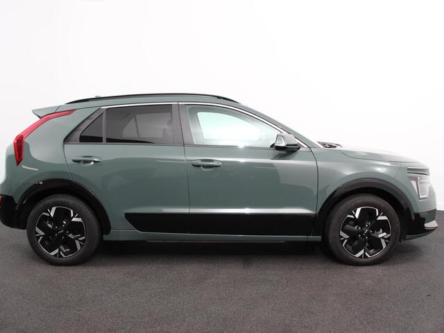 KIA e-Niro EV DynamicLine 64.8 kWh Automaat Climate control Adaptieve cruise control Parkeersensoren Camera Stuurverwarming Stoelverwarming Keyless LED Trekhaak Navigatie Apple Carplay/ Android Auto