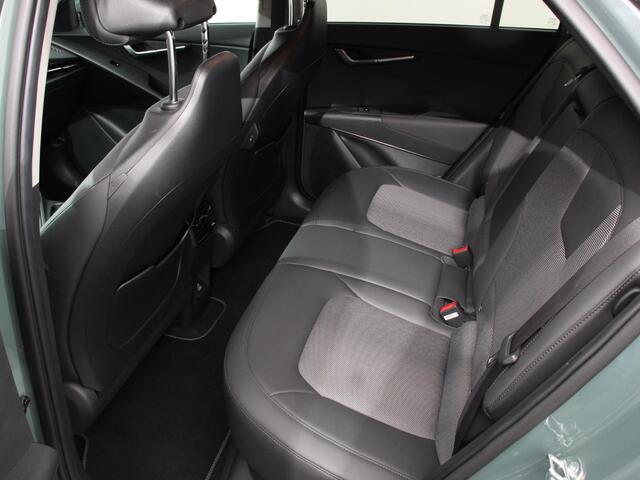KIA e-Niro EV DynamicLine 64.8 kWh Automaat Climate control Adaptieve cruise control Parkeersensoren Camera Stuurverwarming Stoelverwarming Keyless LED Trekhaak Navigatie Apple Carplay/ Android Auto