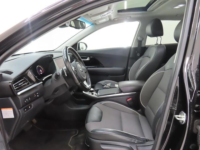 KIA e-Niro DynamicPlusLine 64 kWh | SOH 100% | 3 Fase laden | Schuif/kanteldak | Half Leder | Andriod Auto | Apple carplay | Navigatie