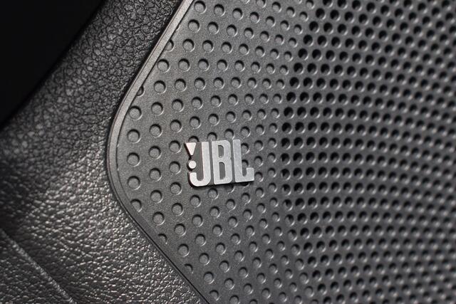 KIA e-Niro ExecutiveLine 64 kWh | Memory | Stoelverkloeling + Verwarming | Schuif/kantel Dak |
