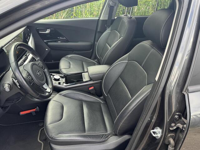 KIA e-Niro EXECUTIVELINE 64 KWH (100% SOH) I DEALER ONDERHOUDEN I 3-FASE LADEN I SCHUIF/KANTELDAK I ALL-IN PRIJS