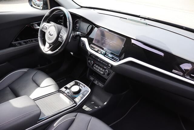 KIA e-Niro ExecutiveLine 64 kWh 100% SOH Panoramadak ! Adaptieve cruise control/Stoelverwarming+Verkoeling/Stuurverwarming/Memory seats/JBL Sound/Achteruitrijcamera/Climate control/Apple carplay |Lane assist