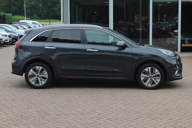 KIA e-Niro ExecutiveLine 64 kWh / Camera / Leder / Keyless / Stoelventilatie / Navigatie / Dodehoek / DAB / Cruise Control