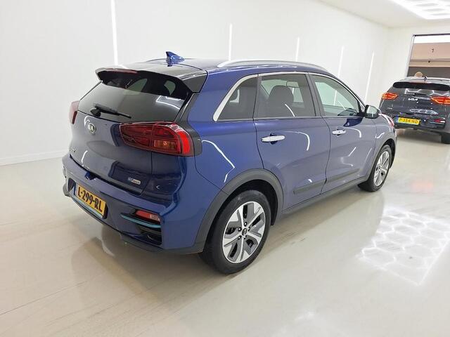 KIA e-Niro EXECUTIVELINE 64 KWH (100% SOH) I V/D EERSTE EIGENAAR I SCHUIF/KANTELDAK I 3-FASE LADEN