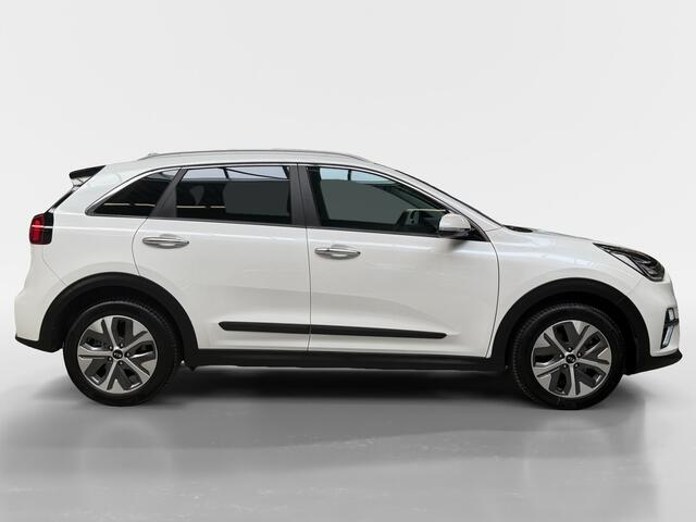 KIA e-Niro DynamicPlusLine 64 kWh I Panoramadak I CarPlay I Camera I Adaptive I Halfleder I