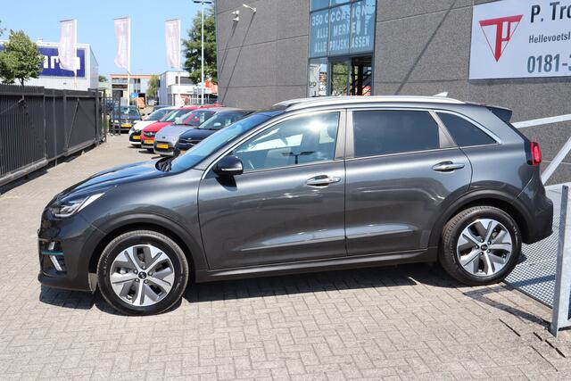 KIA e-Niro ExecutiveLine 64 kWh Panoramadak/Verwarmbare & geventileerde voorstoelen/Verwarmbaar stuurwiel/Achteruitrijcamera/JBL audio/Apple carplay/Elektrisch verstelbare voorstoel/Adaptieve cruise control/Lane assist/Dodehoek assistent/parkeersensoren rondom
