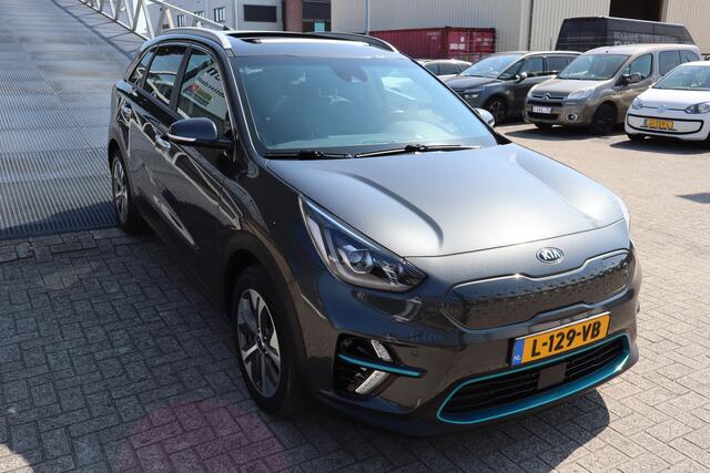 KIA e-Niro ExecutiveLine 64 kWh Panoramadak/Verwarmbare & geventileerde voorstoelen/Verwarmbaar stuurwiel/Achteruitrijcamera/JBL audio/Apple carplay/Elektrisch verstelbare voorstoel/Adaptieve cruise control/Lane assist/Dodehoek assistent/parkeersensoren rondom