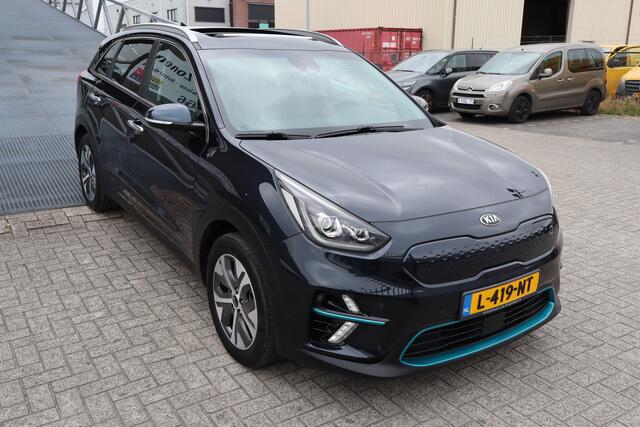 KIA e-Niro DynamicPlusLine 64 kWh Panoramadak/Stoelverwarming/stuurverwarming/Lane assist/Apple carplay/Achteruitrijcamera/DAB radio/Cruise control/Navigatie