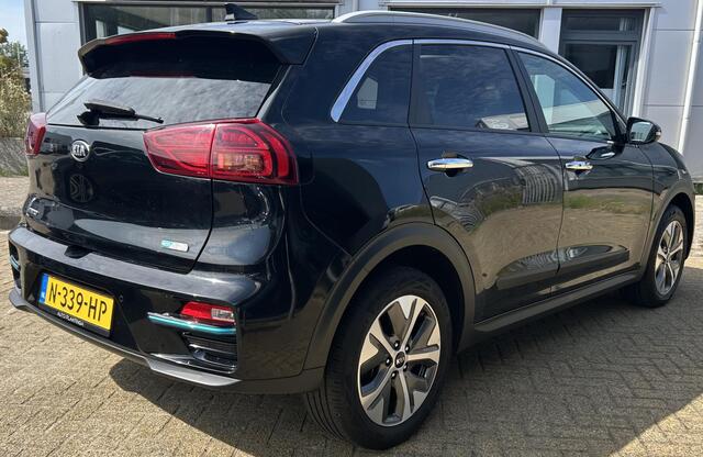 KIA e-Niro DynamicPlusLine 64 kWh 3 Fase | 1e Eigenaar! | NL AUTO | BTW AUTO (PRIJS INCLUSIEF BTW) | PANO | Achteruitrijcamera | Stoelverwarming | Stuurverwarming | 07-2026 Nieuwe Koeling voor de Accu bij de Dealer, Factuur aanwezig |