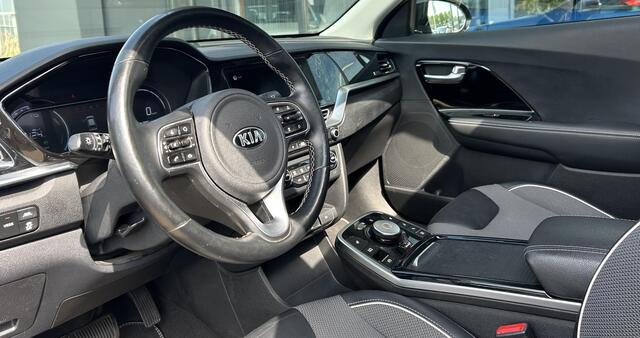 KIA e-Niro DynamicPlusLine 64 kWh 3 Fase | 1e Eigenaar! | NL AUTO | BTW AUTO (PRIJS INCLUSIEF BTW) | PANO | Achteruitrijcamera | Stoelverwarming | Stuurverwarming | 07-2026 Nieuwe Koeling voor de Accu bij de Dealer, Factuur aanwezig |