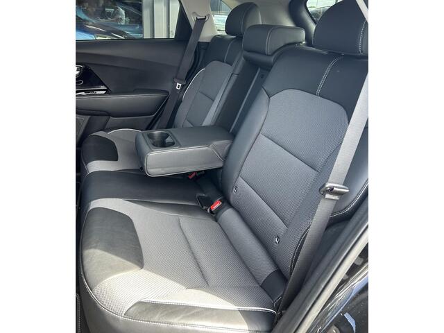 KIA e-Niro DynamicPlusLine 64 kWh 3 Fase | 1e Eigenaar! | NL AUTO | BTW AUTO (PRIJS INCLUSIEF BTW) | PANO | Achteruitrijcamera | Stoelverwarming | Stuurverwarming | 07-2026 Nieuwe Koeling voor de Accu bij de Dealer, Factuur aanwezig |