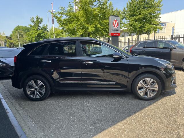 KIA e-Niro EV ExecutiveLine 64.8 kWh // SCHUIF-KANTELDAK // LEDER // ELEK.STOEL+GEHEUGEN // DODEHOEK // JBL // KEYLESS // STOELVERKOELING-VERWARMING //