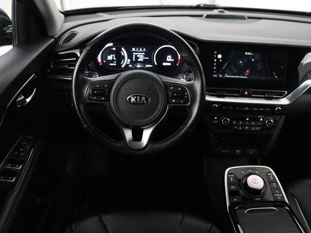 KIA e-Niro DynamicPlusLine 64 kWh | SOH 94,3% | Panoramadak | Memory | Leder | Stuur/stoel verwarming | Stoelventilatie | Dodehoek detectie | Cruise control | Carplay | Camera | Park assist | PHEV
