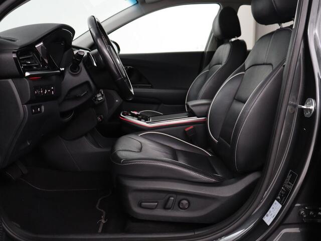 KIA e-Niro DynamicPlusLine 64 kWh | SOH 94,3% | Panoramadak | Memory | Leder | Stuur/stoel verwarming | Stoelventilatie | Dodehoek detectie | Cruise control | Carplay | Camera | Park assist | PHEV