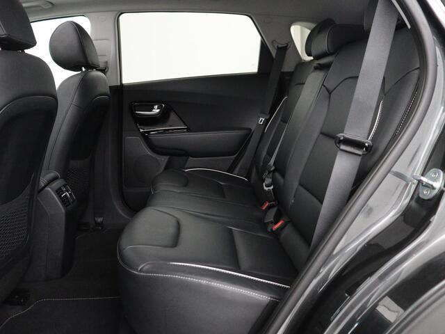 KIA e-Niro DynamicPlusLine 64 kWh | SOH 94,3% | Panoramadak | Memory | Leder | Stuur/stoel verwarming | Stoelventilatie | Dodehoek detectie | Cruise control | Carplay | Camera | Park assist | PHEV